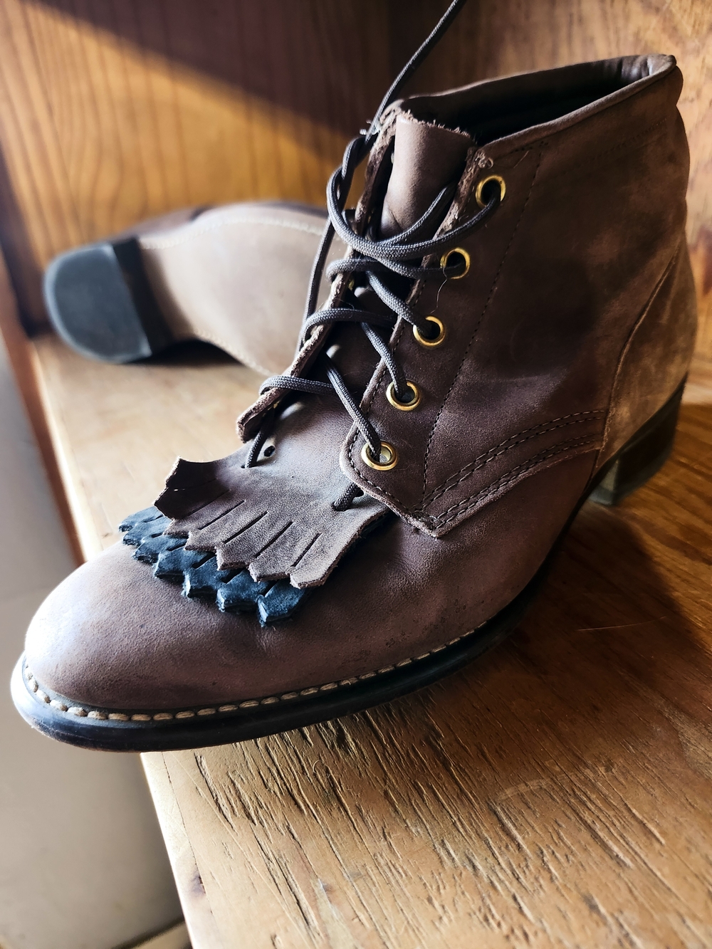 Vintage Laredo Women’s 8.5M Brown Leather Kiltie Lace Up Western Roper Boots